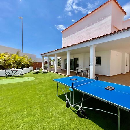 Villa Amorio A Spacious Modern Getaway With A Private Heated Pool & Sea Views Costa Adeje  Exterior photo